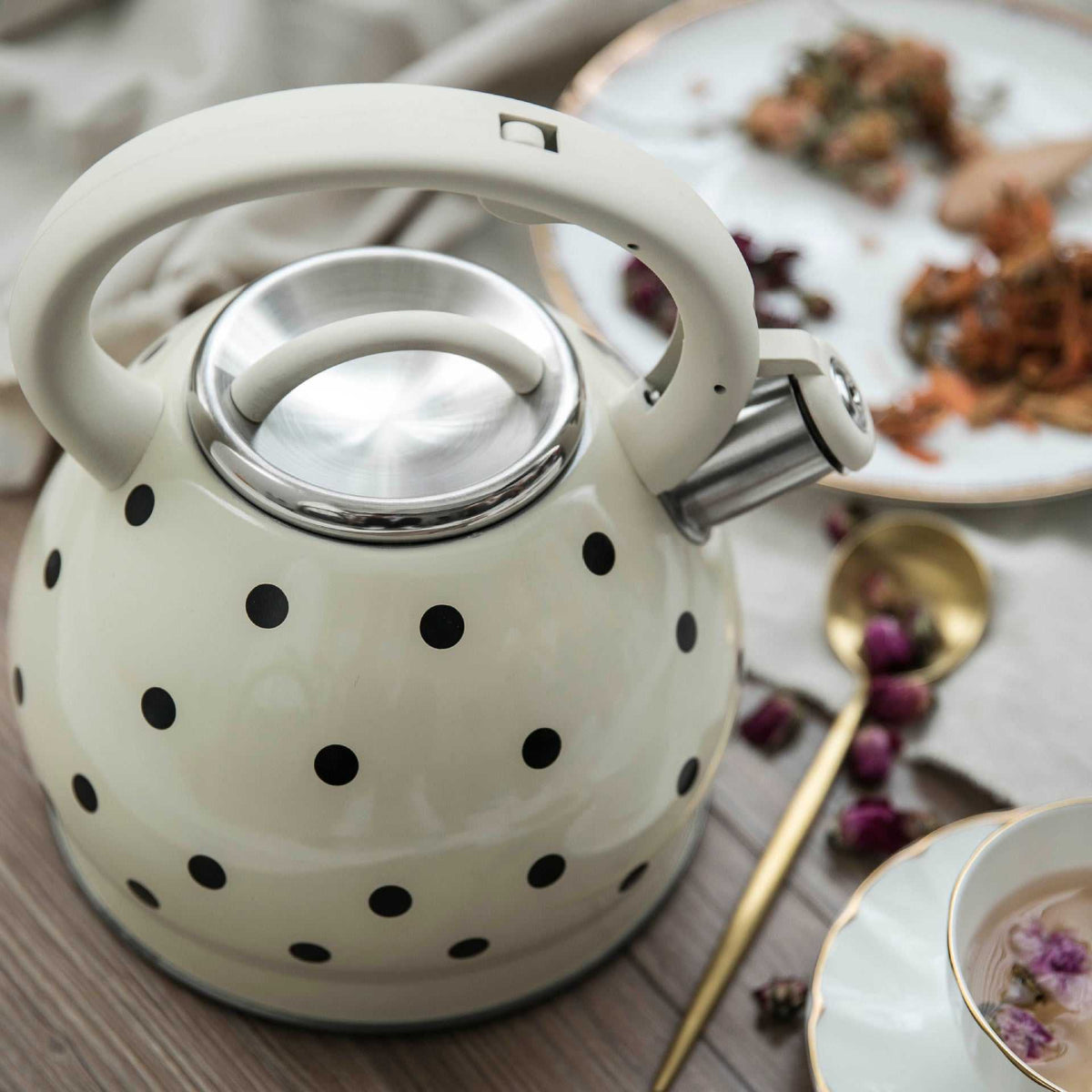 Whistling Stovetop Kettle — Polka Dot